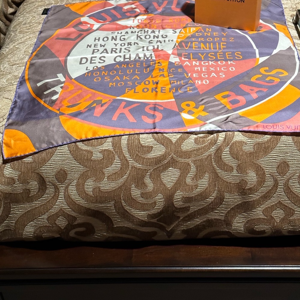 Louis Vuitton Scarf - Picture 3 of 7